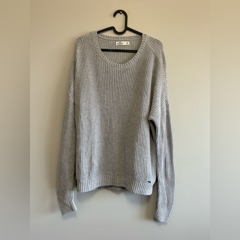 Hollister Women's Light Gray Crew Neck Sweater